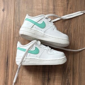 nike air force 1 - white and emerald rise toddler